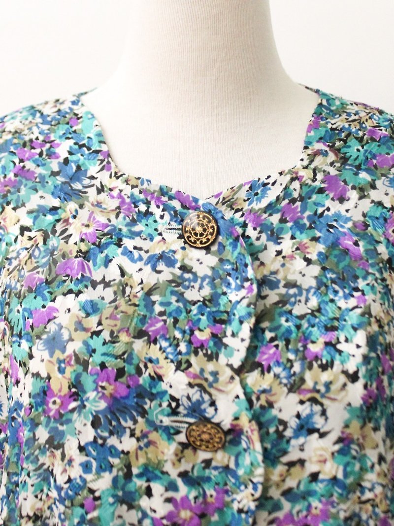 Retro Japanese-made adult sense blue and green floral buckle short-sleeved vintage shirt - เสื้อเชิ้ตผู้หญิง - เส้นใยสังเคราะห์ สีน้ำเงิน