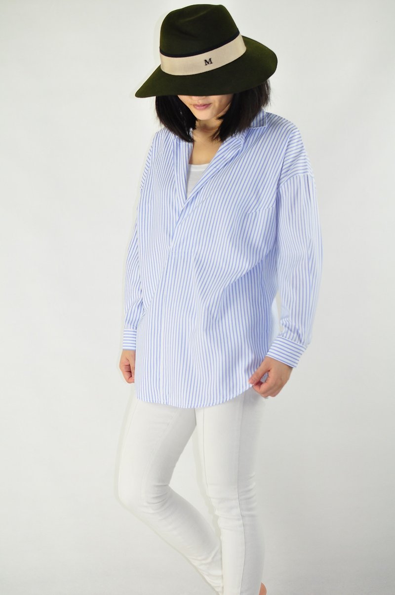 Flat 135 X 台灣設計師系列 長袖 白色 藍色 線條 襯衫 襯衫式上衣 寬鬆 不會透的厚度 春天款 - 女襯衫 - 棉．麻 白色