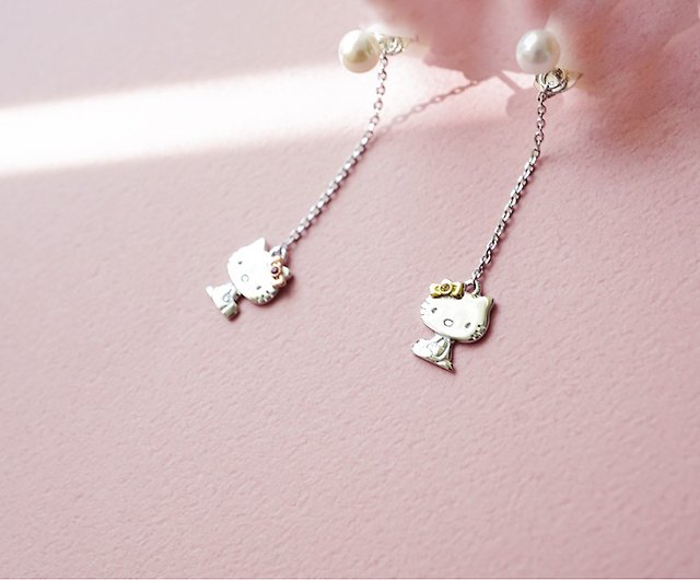 Pinkoi x Hello Kitty】Hello Kitty & Mimmy Pearl Silver Earrings - Shop sdori  Necklaces - Pinkoi