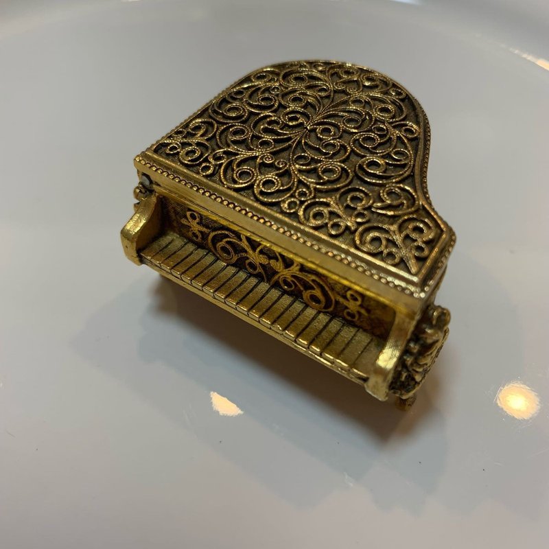 Vintage 金色AVON鋼琴古典飾品盒香膏盒 - 其他 - 其他金屬 