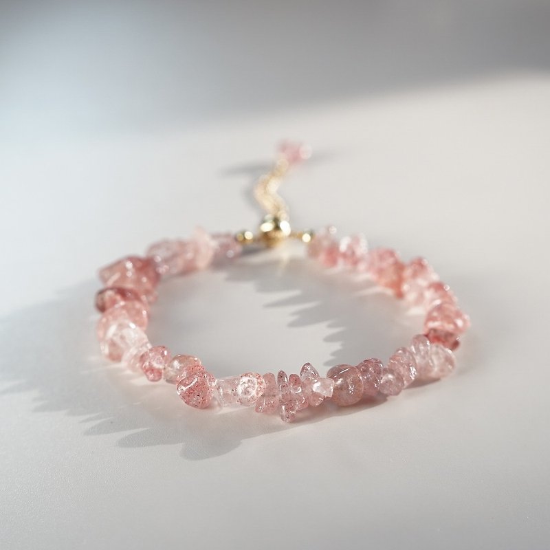 Strawberry Smoothie Strawberry Crystal Stone Bracelet - สร้อยข้อมือ - คริสตัล สึชมพู