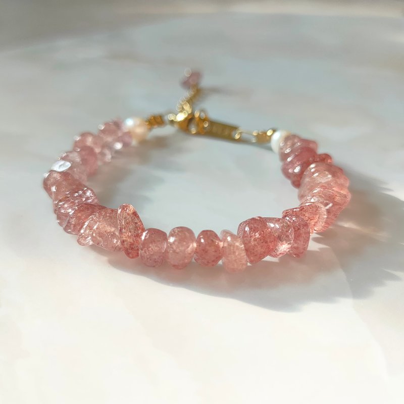 Strawberry Smoothie Strawberry Crystal Stone Bracelet - สร้อยข้อมือ - คริสตัล สึชมพู