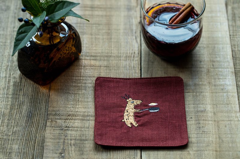 Sika deer embroidery coaster dark red - ที่รองแก้ว - ผ้าฝ้าย/ผ้าลินิน สีแดง