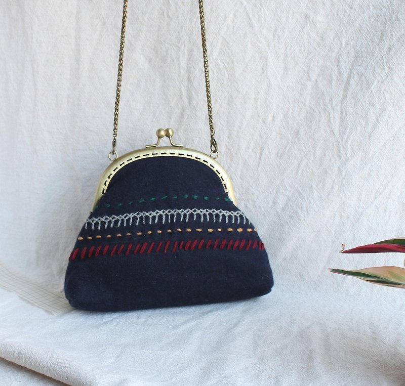 Folk custom totem woolen mouth gold bag long Christmas gift exchange gift - Messenger Bags & Sling Bags - Wool Blue