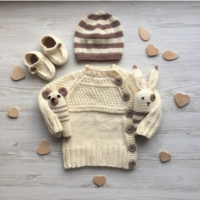 Hand knit clothing set for baby boy: sweater, hat, booties. Take home outfit. - 包屁衣/連身衣 - 其他材質 