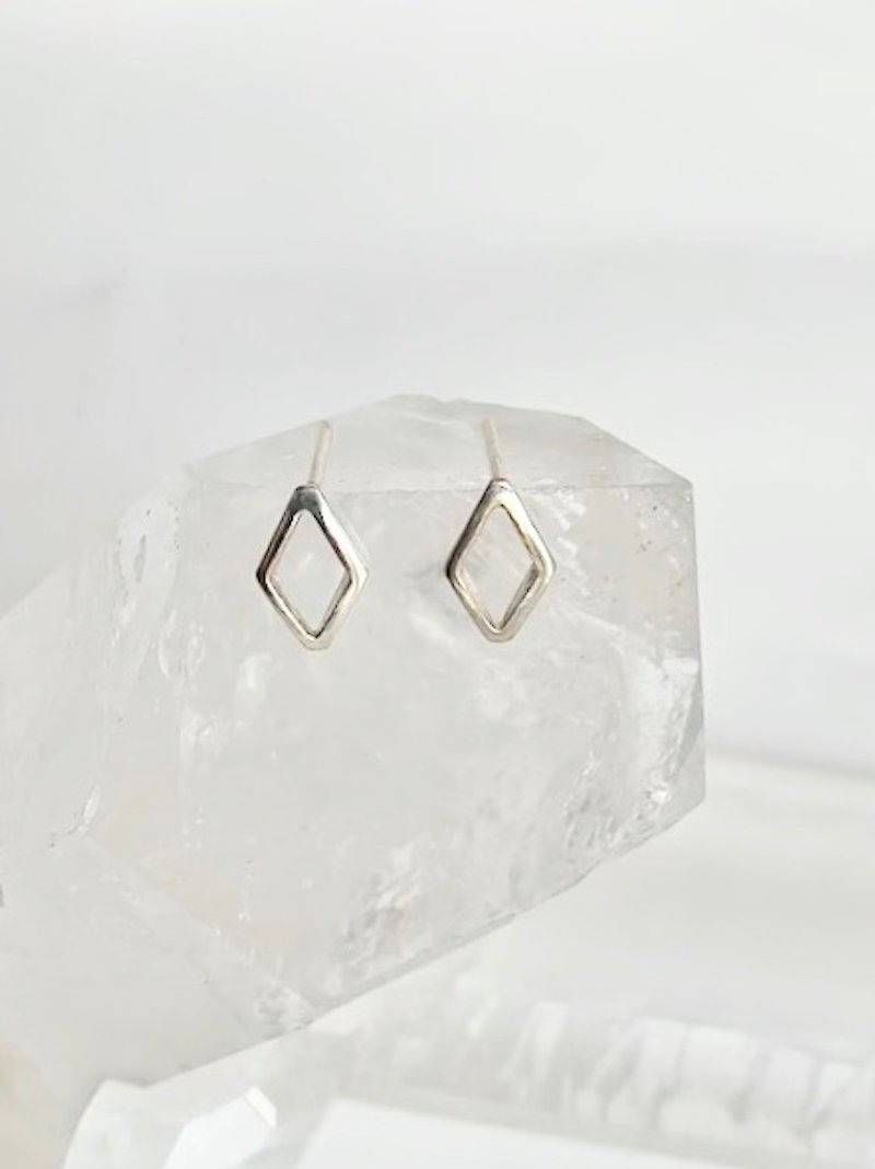 Diamond type earrings Silver - ต่างหู - ทองแดงทองเหลือง สีเงิน