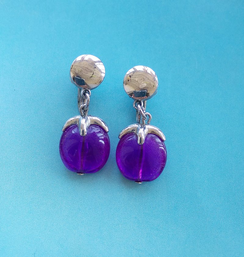 【西洋古董飾品 】TRIFARI 紫色調 垂墜 可愛果子 夾式耳環 - Earrings & Clip-ons - Other Materials Gold