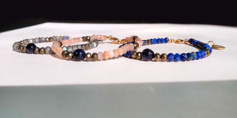 Sky Bracelet  Labradorite Orange Sunstone Lapis Lazuli Natural Stone Bracelet - สร้อยข้อมือ - เครื่องประดับพลอย สีน้ำเงิน