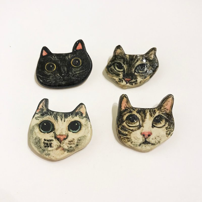 Customized white pottery brooch cat - Brooches - Pottery White