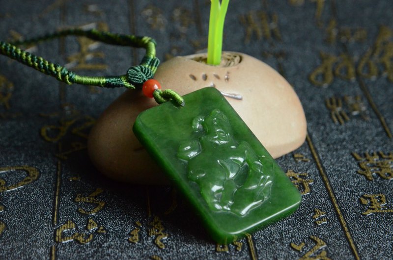 【碧牛】生肖牛天然碧玉牌項鏈 - 項鍊 - 寶石 綠色