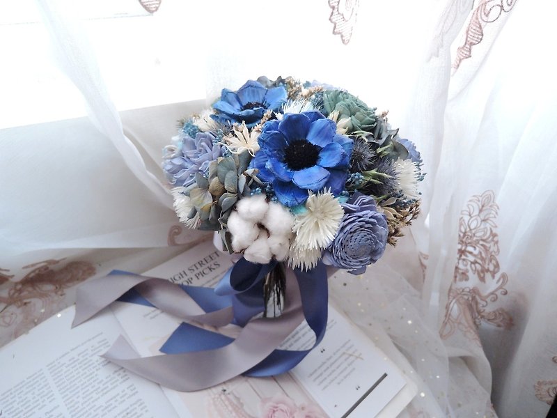 Round Dry Flower Bouquet [Cinderella] Blue Bouquet - ช่อดอกไม้แห้ง - พืช/ดอกไม้ สีน้ำเงิน