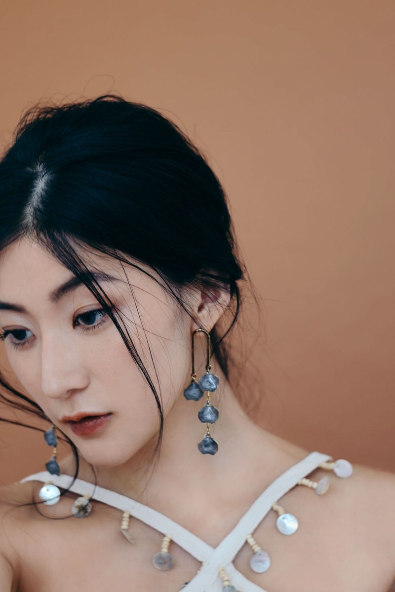 COR-DATE / wisteria flower drop earrings / light gray - ต่างหู - วัสดุอื่นๆ 