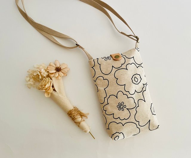 北欧大花柄 スマホショルダーバッグ。ファスナー付き内ポケット