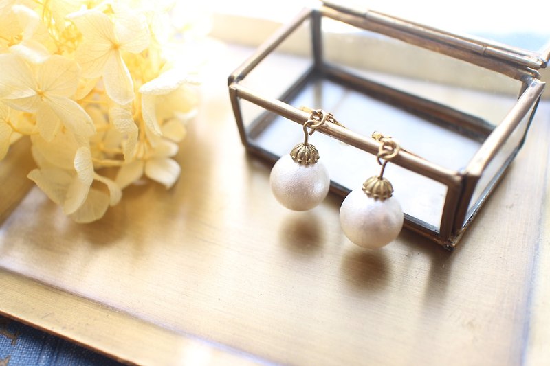 The moon-Brass earrings - Earrings & Clip-ons - Copper & Brass White