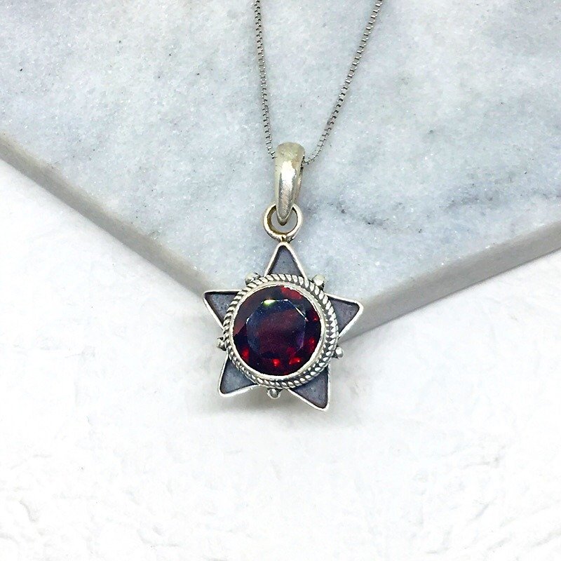Garnet 925 Sterling Silver Star Design Necklace Nepal handmade mosaic production - Necklaces - Gemstone Red