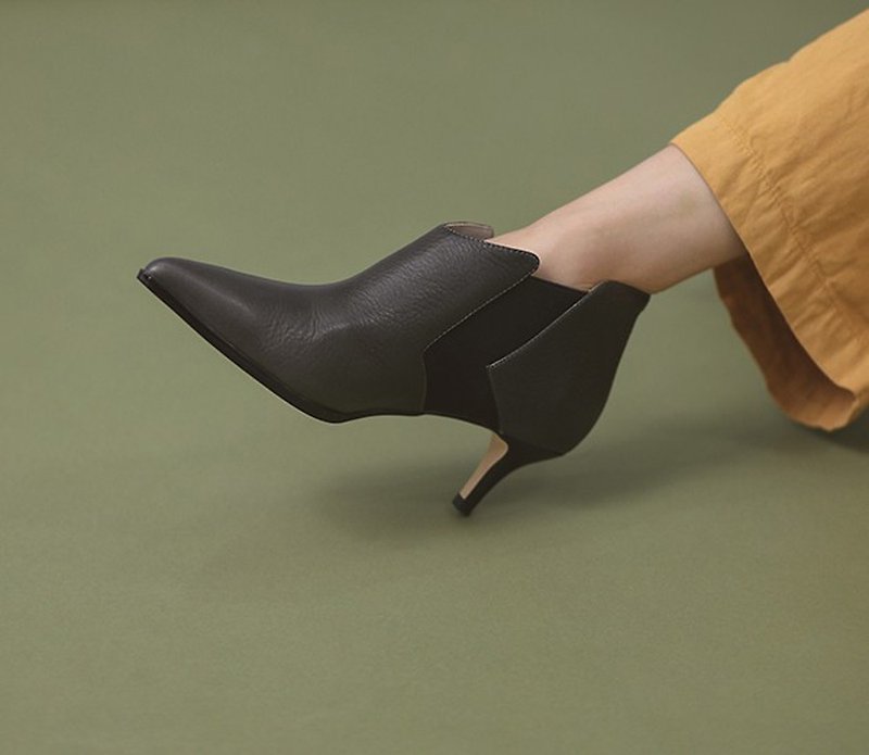 Oblique bandage spiked pointed short leather boots gray copper - รองเท้าบูทยาวผู้หญิง - หนังแท้ สีเทา