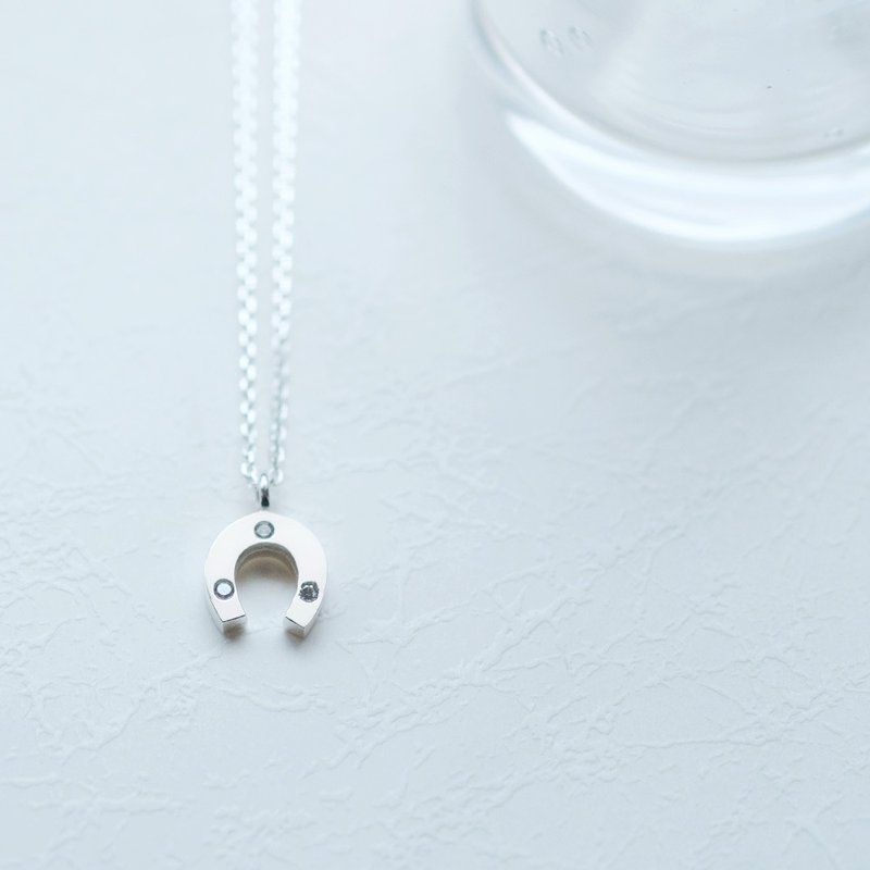 Downward Horseshoe Necklace Silver 925 - สร้อยคอ - โลหะ สีเงิน