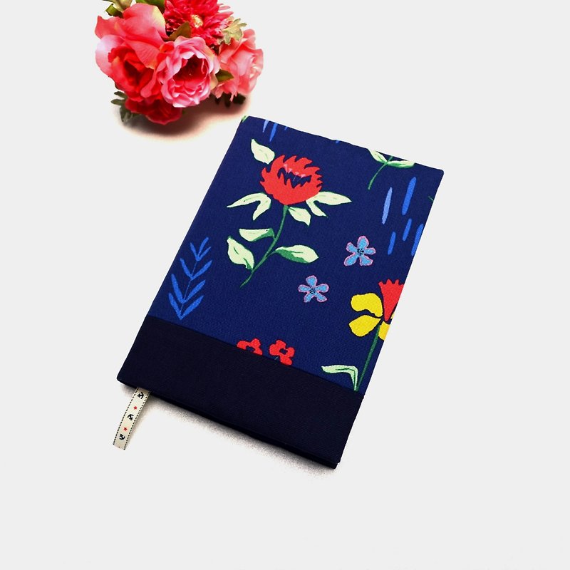 Plockade full bloom book cover with bookmark handmade Print Cotton Fabric canvas - สมุดบันทึก/สมุดปฏิทิน - ผ้าฝ้าย/ผ้าลินิน สีน้ำเงิน