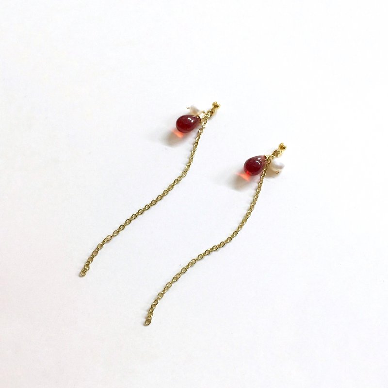 [Ruosang] [Bringing] After Rhyme. Minimalist winding. Small face effect. 18KGP. Long chain earrings. Simple style. Earrings/Earrings/ Clip-On - Earrings & Clip-ons - Gemstone Red