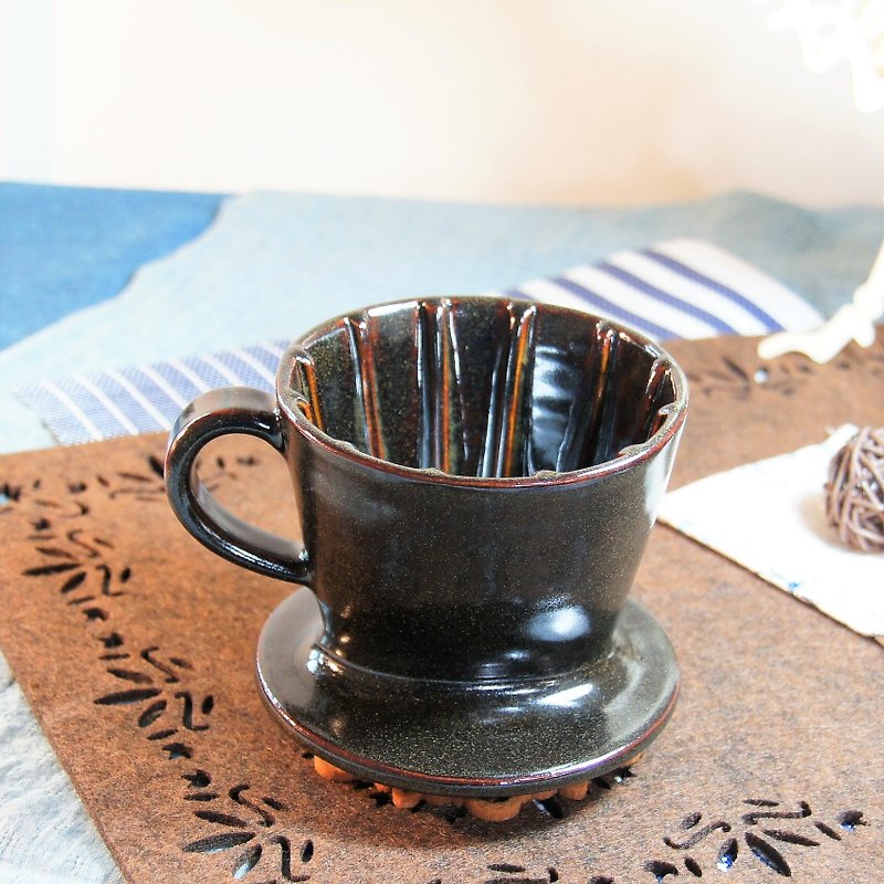 Trapezoidal three-hole coffee filter cup - แก้วมัค/แก้วกาแฟ - ดินเผา สีดำ