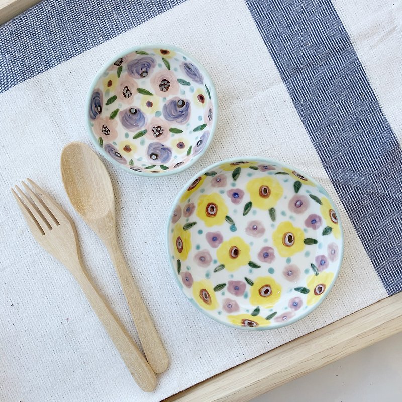 Blue and pink flower mini bowl - ถาดเสิร์ฟ - ดินเผา หลากหลายสี
