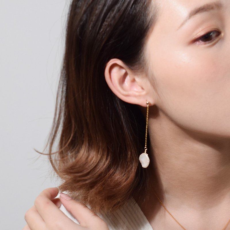 Petal Pearl Earrings VISHI Natural Freshwater Shaped Earrings US 14k Gold - ต่างหู - วัสดุอื่นๆ 