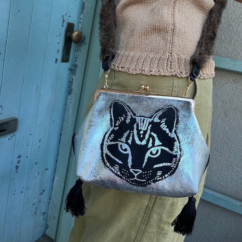 Kiss lock bag Crossbody Shoulder Bag Cat Black - กระเป๋าแมสเซนเจอร์ - ผ้าฝ้าย/ผ้าลินิน สีเงิน