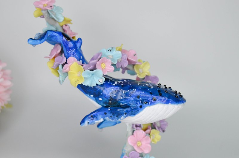 Whale sculpture, whale hand made, whale toy, polymer clay toy humpback whale - ตุ๊กตา - วัสดุอื่นๆ หลากหลายสี