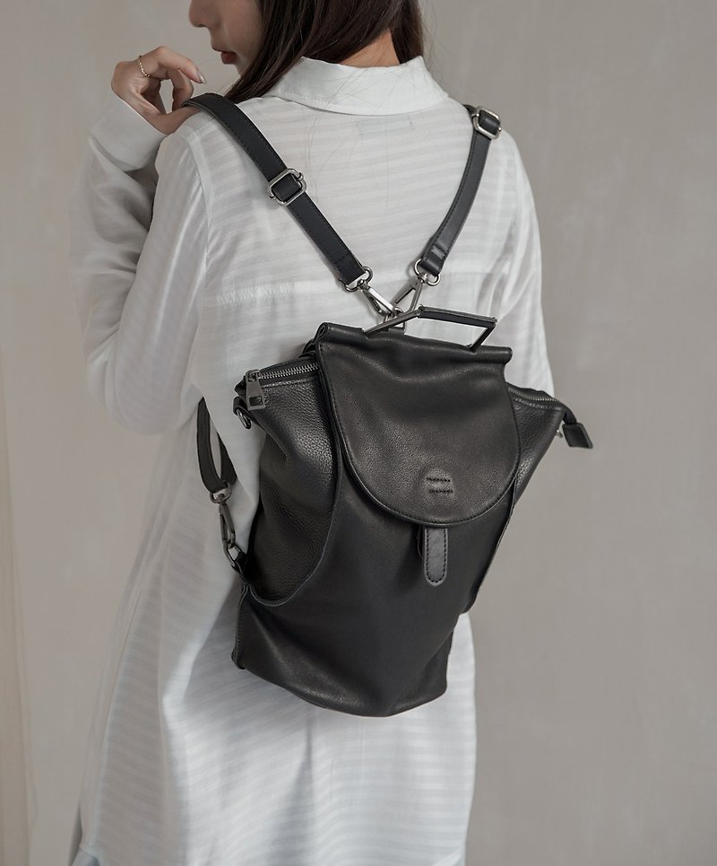 Metal handle leather 3 back bag black - กระเป๋าเป้สะพายหลัง - หนังแท้ สีดำ