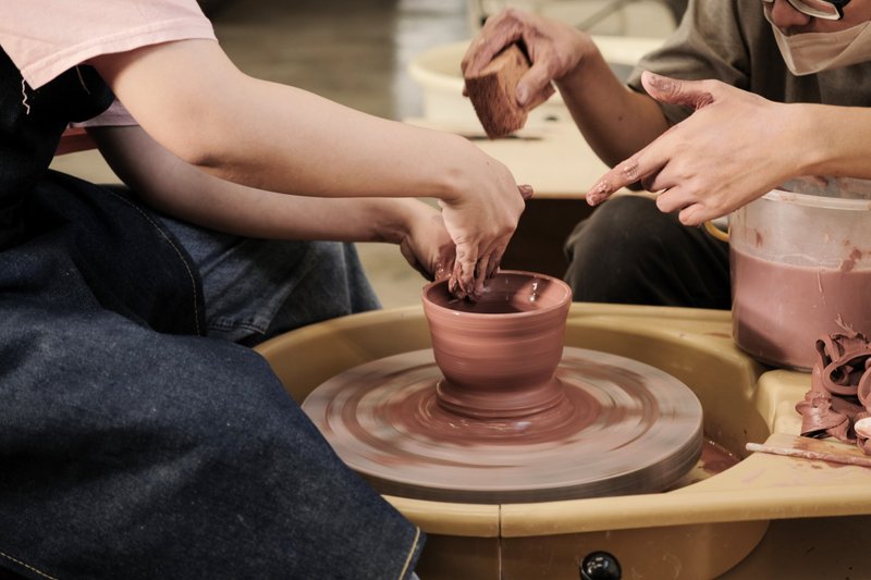 January pottery experience class [Hand-kneading/drawing] Celadon ware l 1-person class / 2-person discount - งานเซรามิก/แก้ว - ดินเผา 