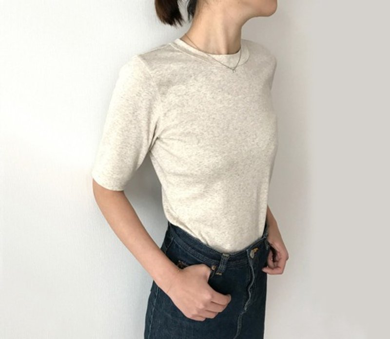 Organic cotton made in Japan Adult four-quarter sleeve plain T-shirt ivory with attention to shape [Sizes available] - เสื้อผู้หญิง - ผ้าฝ้าย/ผ้าลินิน 