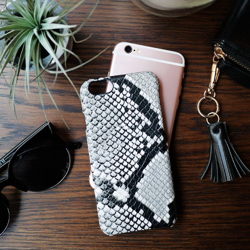 AOORTI :: Apple iPhone 6s - 4.7 吋 Handcrafted Leather Coat Case / Mobile Phone Case - Python Pattern / Mineral Ash - Phone Cases - Genuine Leather Transparent