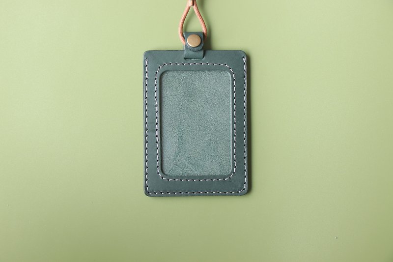[Integrated into the new product page] Gray-green straight type | double-layer vegetable tanned leather identification card holder | GOGORO card holder - ที่ใส่บัตรคล้องคอ - หนังแท้ สีเขียว