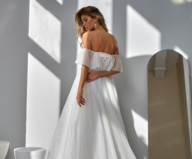 Wedding dress shop with drop sleeve