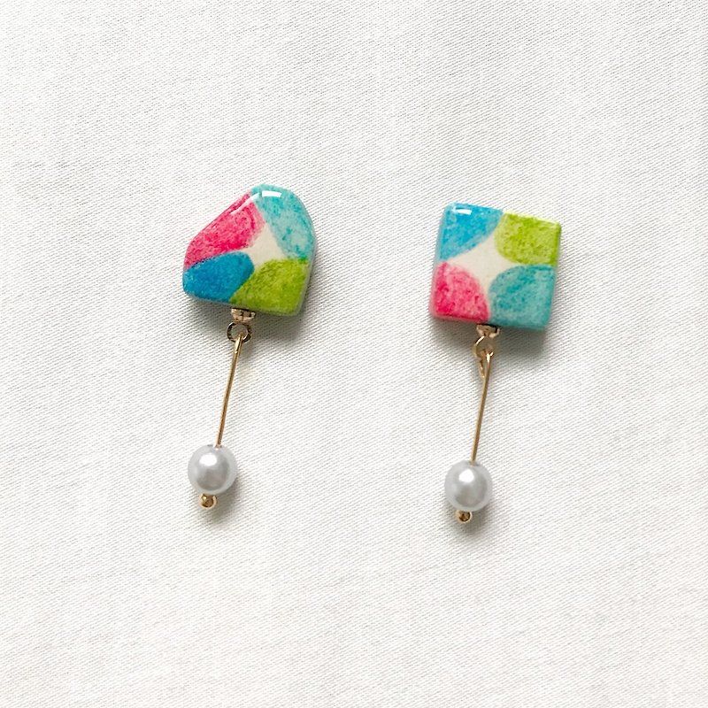 Spring - hand-painted earrings - ต่างหู - วัสดุอื่นๆ หลากหลายสี