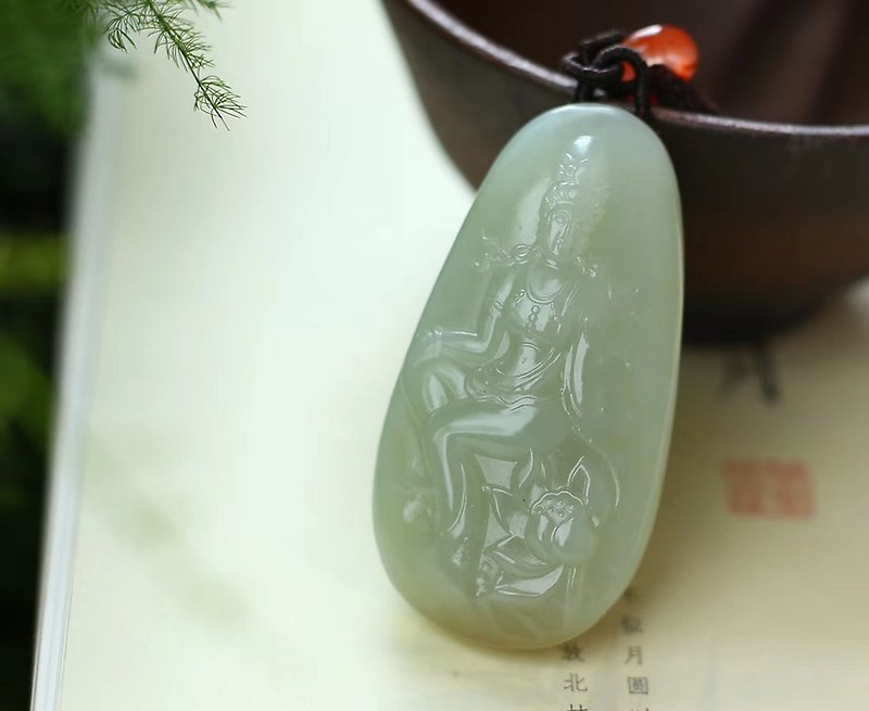 [New store welfare price] natural Hetian jade lotus Guanyin pendant / Sugong fine carving / high-grade woven necklace rope - สร้อยคอ - หยก 