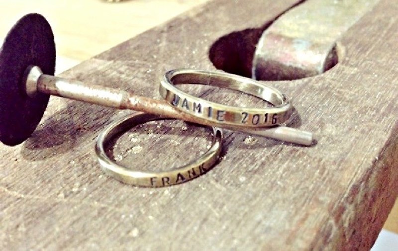 Classic lettering Brass Ring (Black)] [LRB1001 brass ring. Handmade ring. Lettering. Two. Ring. Nanjie. Nvjie - แหวนทั่วไป - โลหะ สีเหลือง