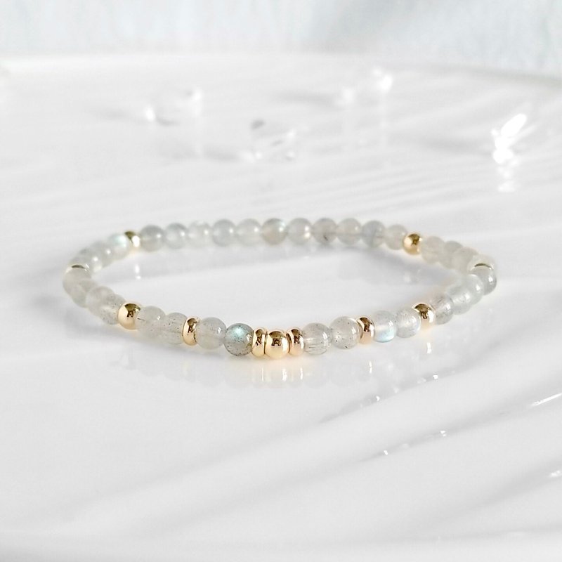 Labradorite Gold Dainty Crystal Bracelet | August Birthstone | Healing Bracelet - สร้อยข้อมือ - คริสตัล สีเทา