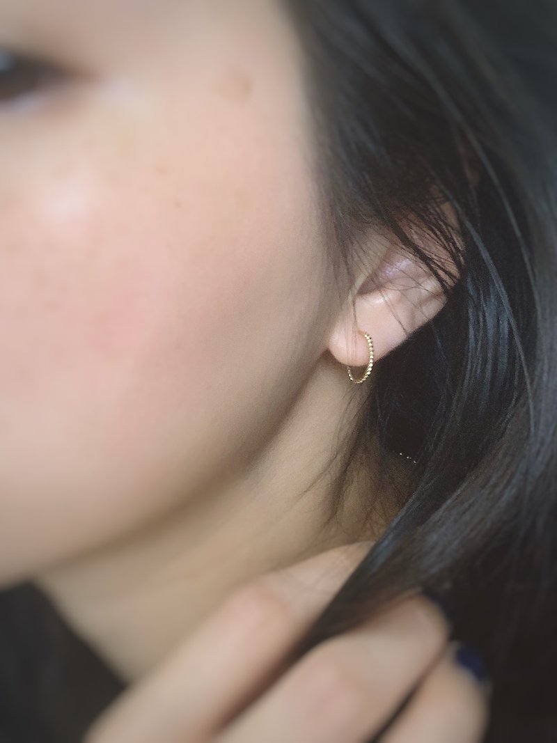 [Hua Rin a kari series] K18 gold twist wreath earrings - Earrings & Clip-ons - Precious Metals Gold