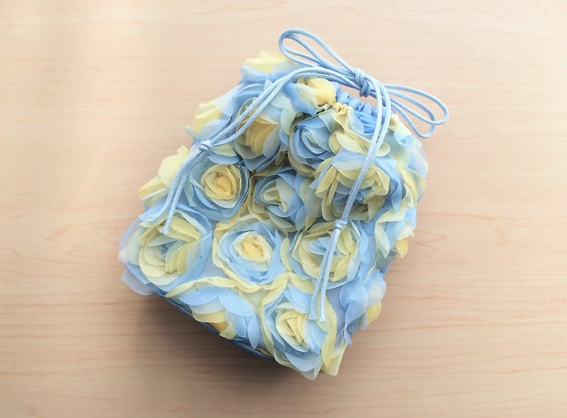 Flower pattern embroidery fluffy drawstring pouch blue × yellow - Toiletry Bags & Pouches - Acrylic Blue
