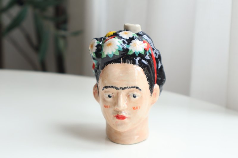 Frida Kahlo - 其他 - 陶 紅色