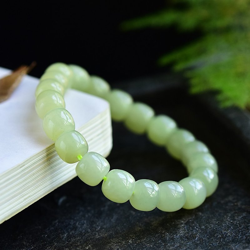 The best natural Hetian jade yellow mouth material old-shaped bead bracelets carefully selected jade is delicate and shiny