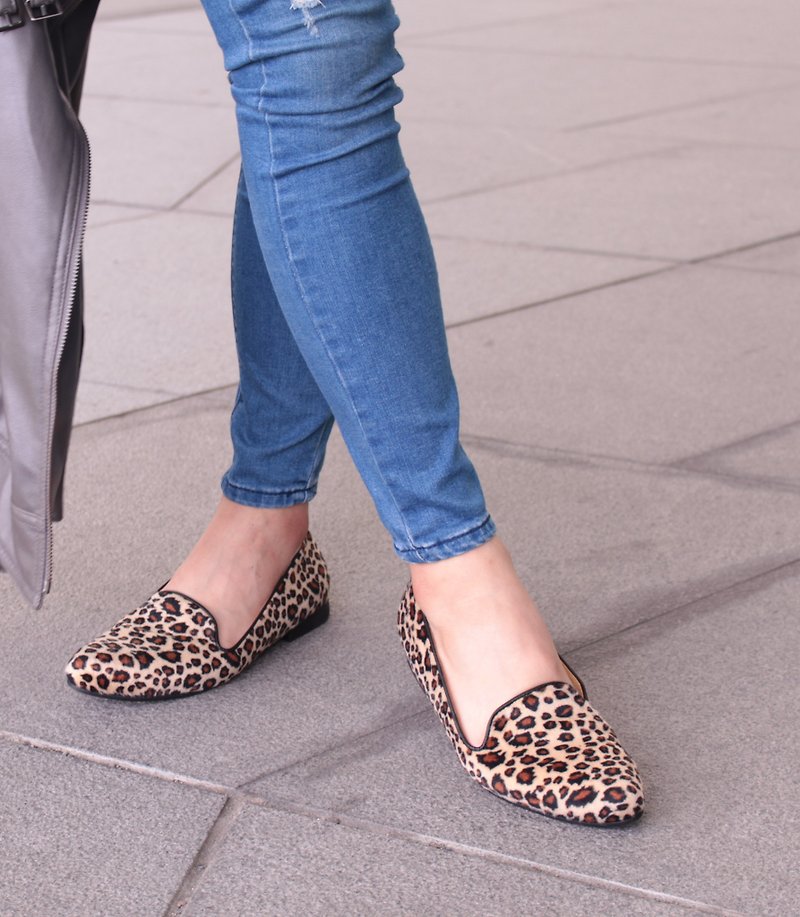 MIT【Pointed Toe Flat Shoes-Leopard Print/Zebra ブラック】柔らかい底は万能で脱ガムしません - スリッポン - その他の化学繊維 カーキ