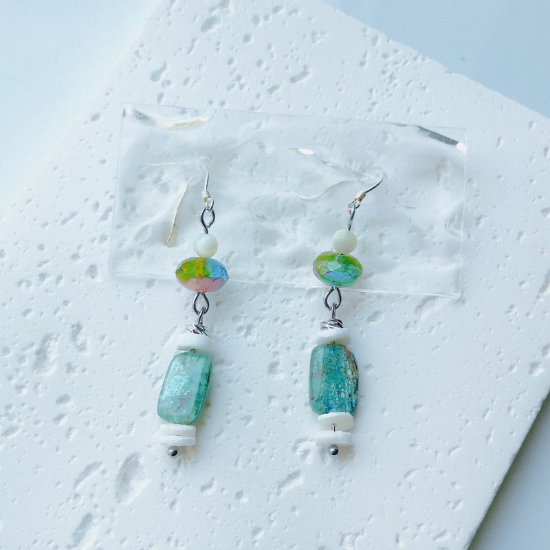 【Pond of Water Lilies】 Glass Beads and Natural Stones Earrings - Earrings & Clip-ons - Glass Green