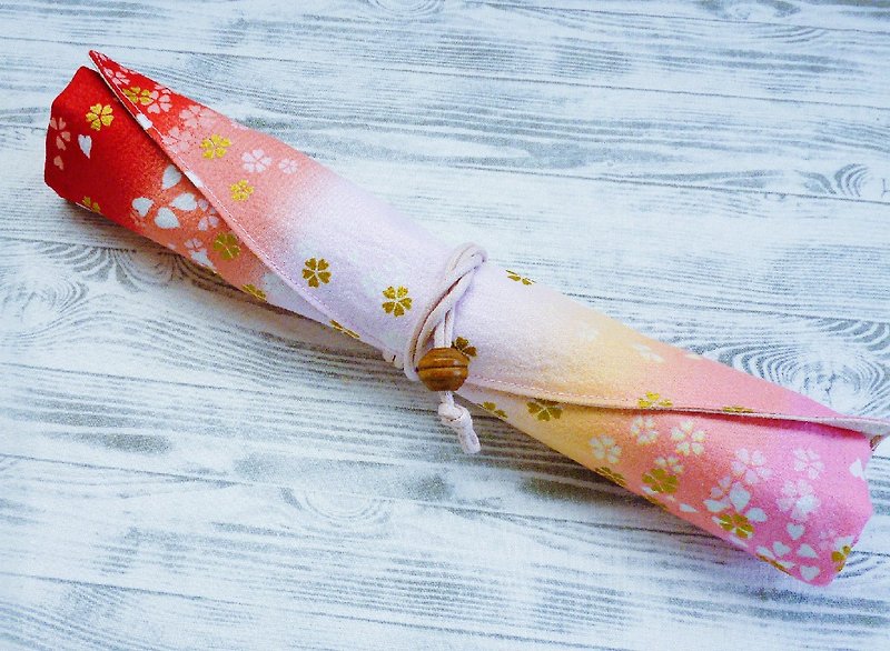 日本(B款)紅色漸層燙金櫻花縮緬布捲 餐具袋 文具筆刷袋 - 鉛筆盒/筆袋 - 絲．絹 粉紅色