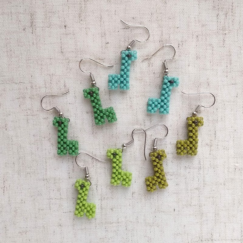 Handmade beaded dinosaur earrings, funny earrings, animal earrings, beadwork - ต่างหู - วัสดุอื่นๆ สีเขียว