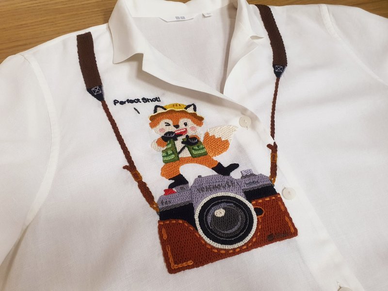 手工刺繡襯衫、亞麻織物、狐狸、帳篷、獨木舟、紅色印度帳篷 - 女襯衫 - 繡線 白色
