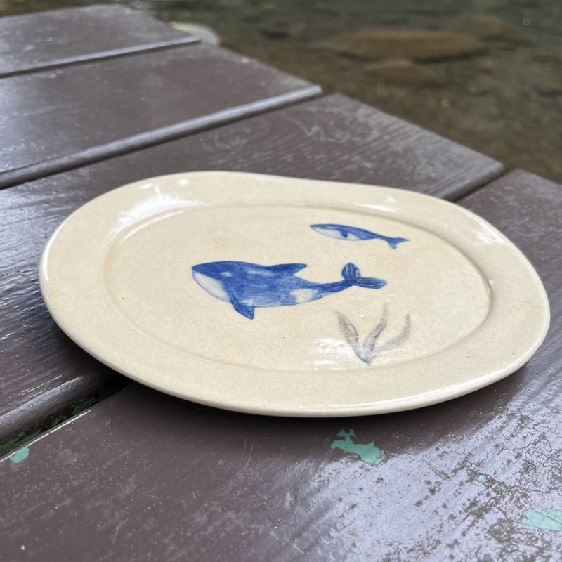 A Lu - 鯨魚陶盤/擺飾/手做手繪/陶畫 僅此一件 - 擺飾/家飾品 - 陶 多色