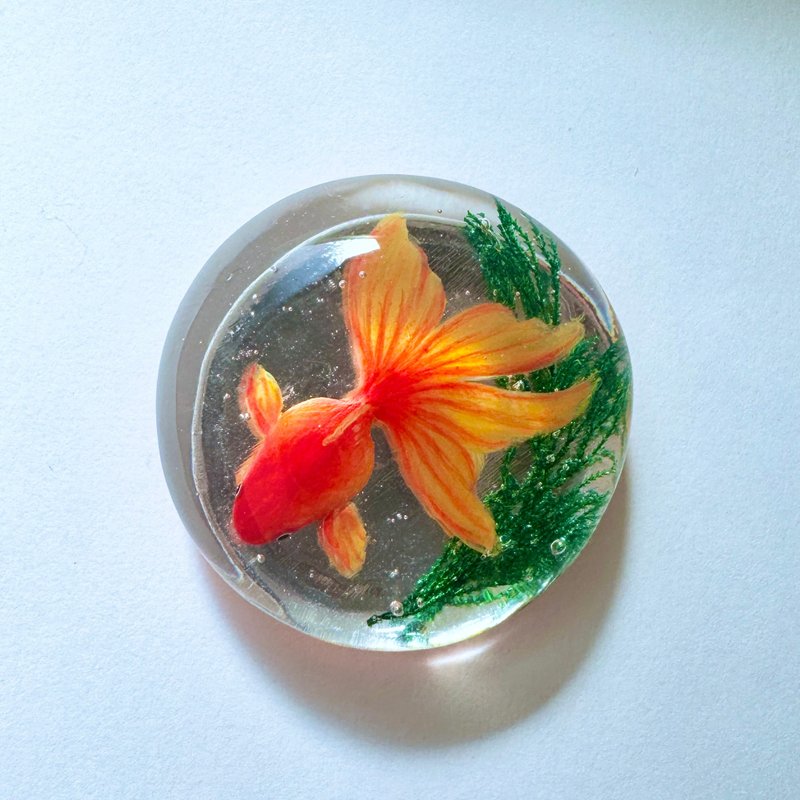 Made to order  Goldfish Keychain Pony Hook Brooch - พวงกุญแจ - เรซิน สีแดง