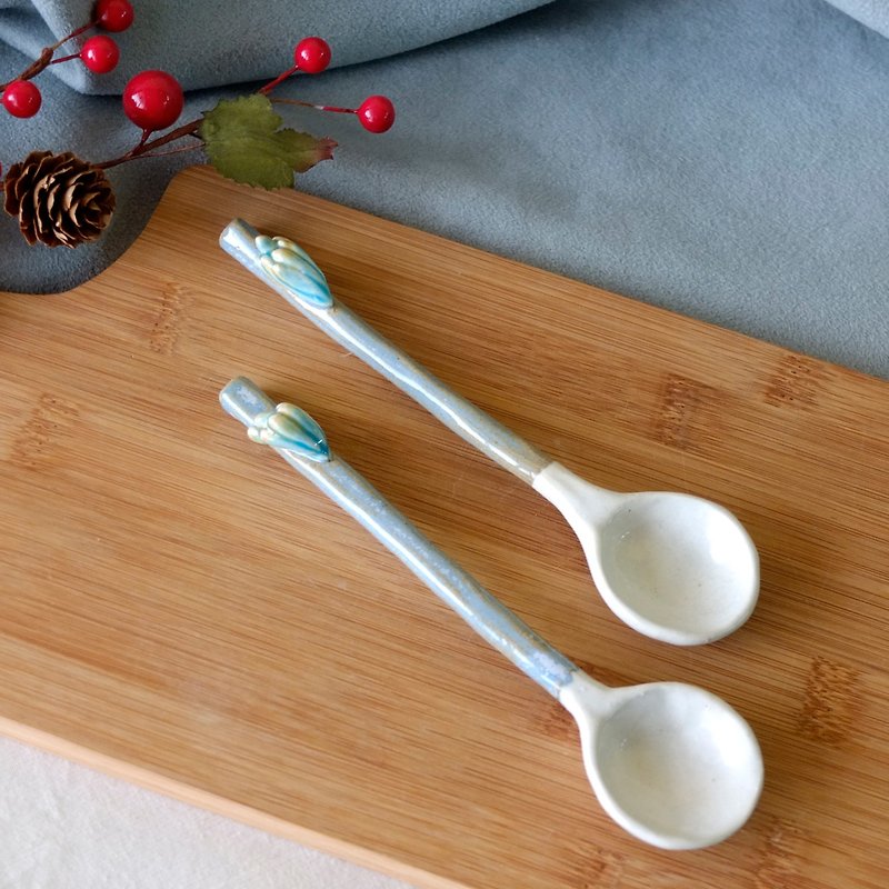 Floral fruit spoon / ceramic spoon (single) - ช้อนส้อม - ดินเผา ขาว